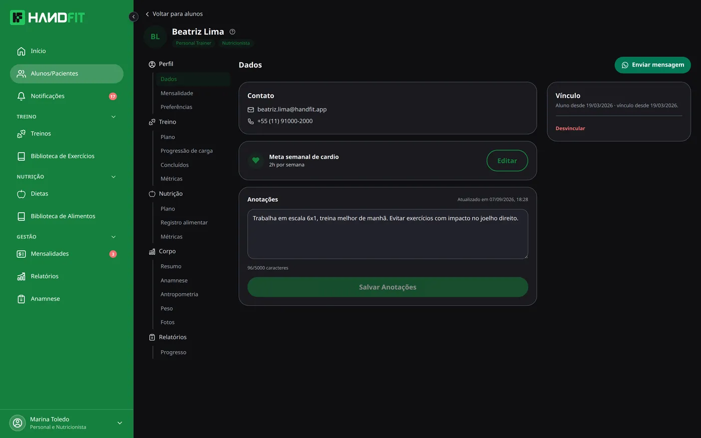 Ficha do aluno no HandFit com abas de treino, nutrição, corpo e relatórios, peso atual e histórico de evolução